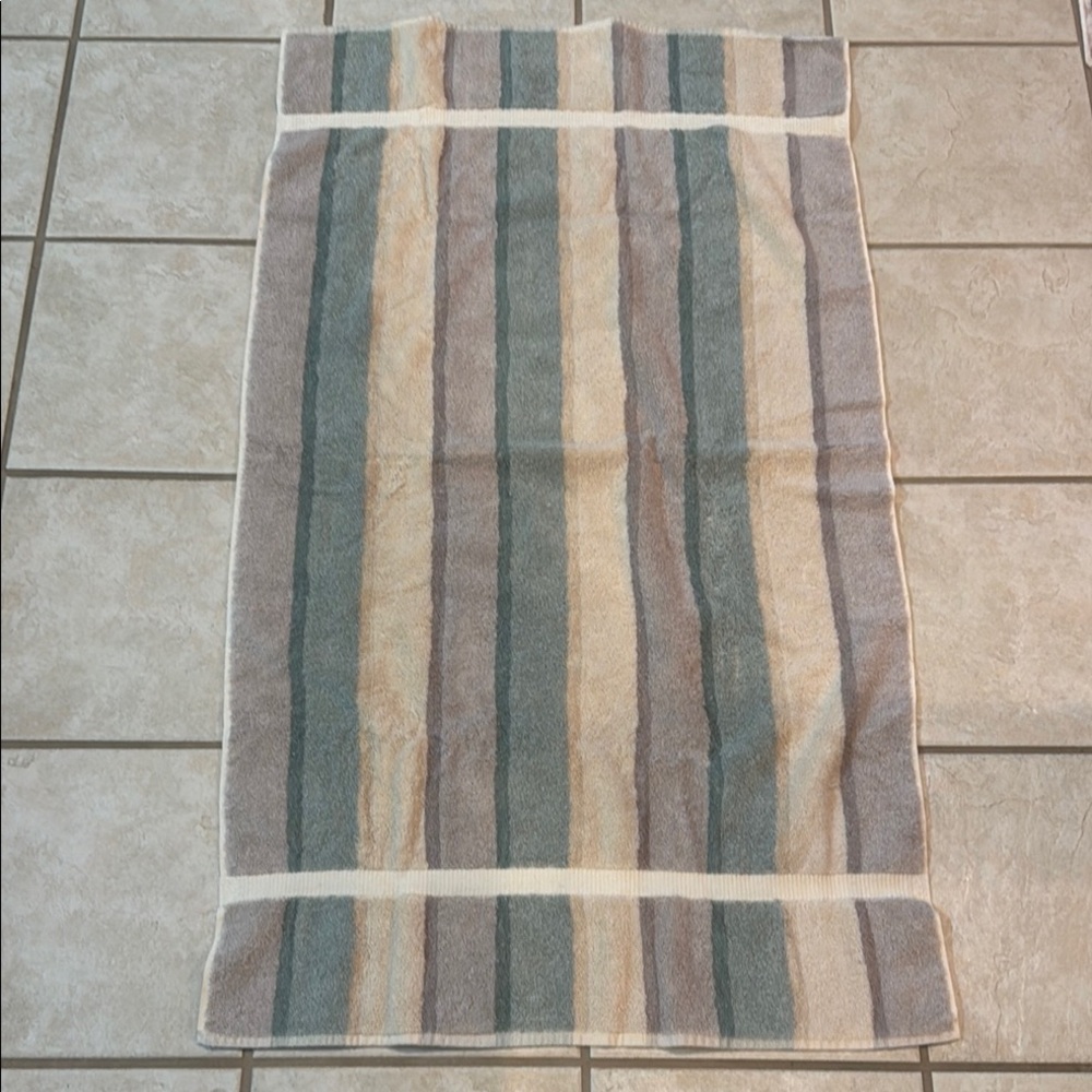 Centennial Towel Vintage Striped Bath Towel Cream, Tan, Light Brown and Greens